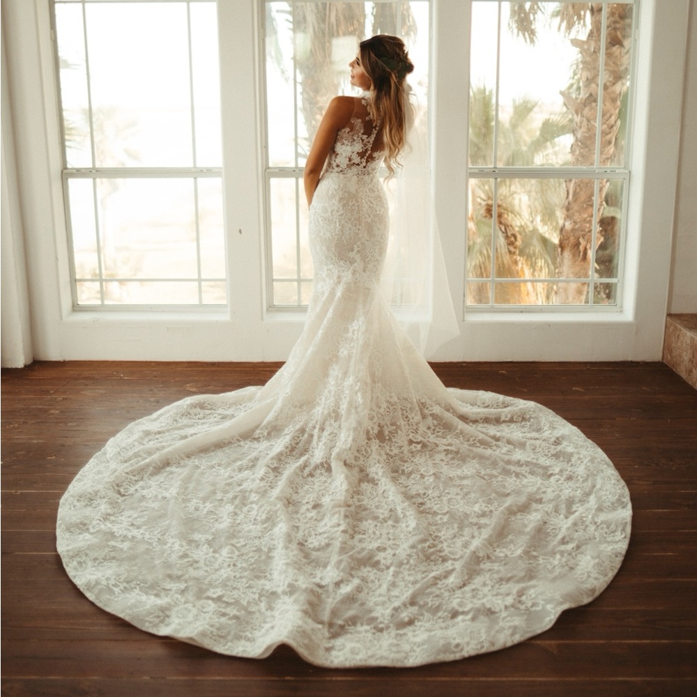 Enzoani Elegant Lace Wedding Dress